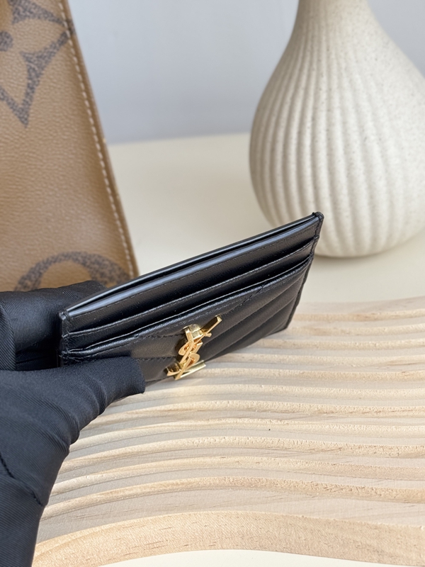 イヴサンローラン財布素材ディテール